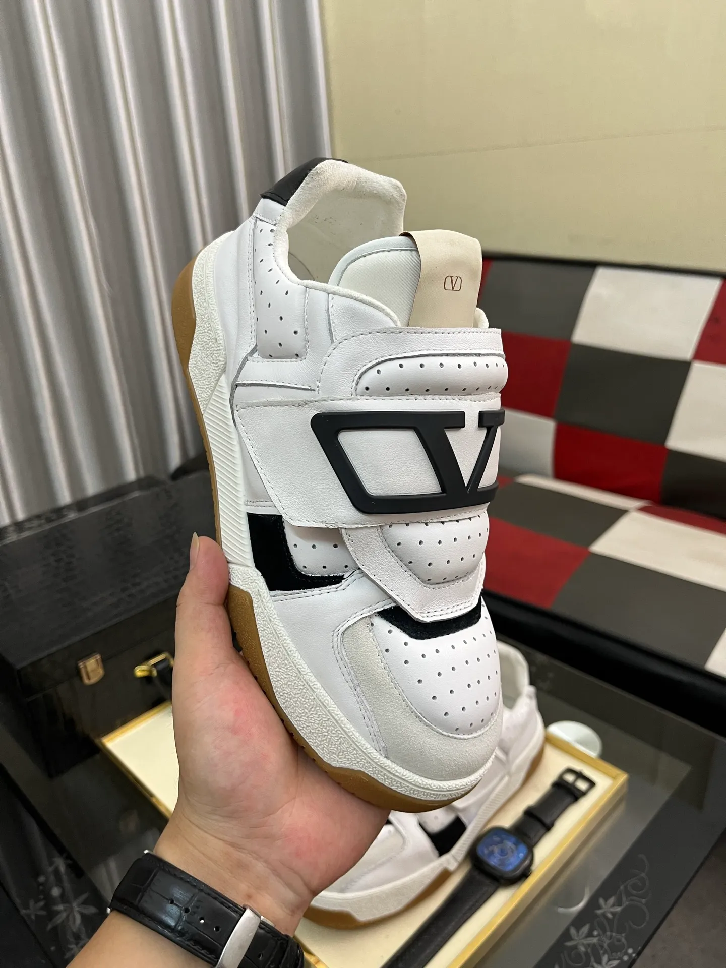 Men's shoes 💰540⌚️⌚️ VALENTINO Valentino's 2025 SS spring and summer new hot casual sports shoes, imported elastic cloth upper ➕The heel is Warren's exclusive rivet shape. The whole is very representative, the combination outsole is really easy to wear and very comfortable on the foot~, classic, comfortable and versatile! Size: 38-443️⃣Colors available